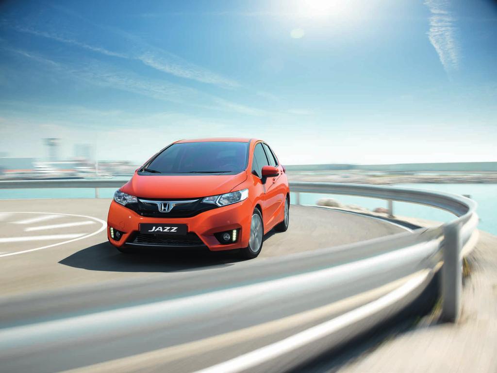 17 VÝKON Výkon VE VAŠICH RUKOU U modelu Honda Jazz jsme vylepšili všechny aspekty, aby byl ještě prostornější, s většími úložnými prostory a elegantnější. Ale tím to nekončí.