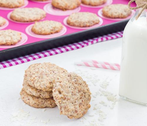 Vanilkové kokosové cookies 2 vaječné bílky 100 g strouhaného kokosu 50 g Alpro vanilkového dezertu 20 minut 1/2 lžičky vanilkového extraktu 1. Bílky vyšleháme do tuhého sněhu. 20 minut 2.