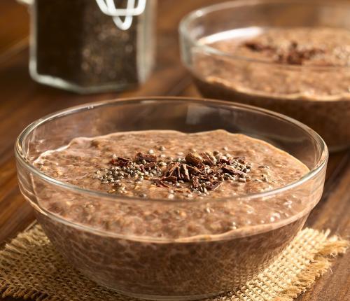 Čokoládový chia pudding 30 g chia semínek 250 ml sójového mléka 1 lžička holandského kakaa 5 minut 1 lžička medu 0 minut 1.