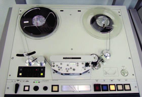 - páskové mechaniky velké rozšíření - nejprve jako magnetofony - datové úložiště k prvním domácím počítačům - posléze i jako videorekordéry