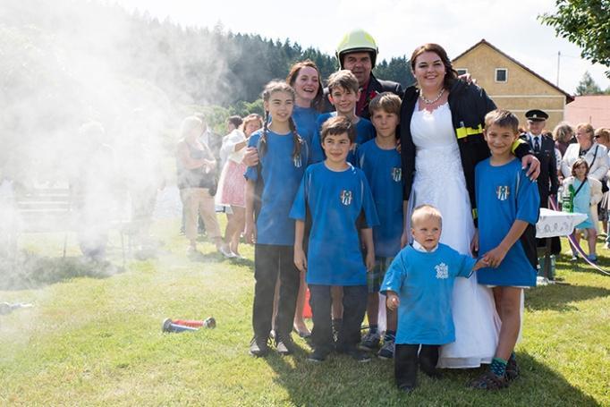 16. 7. 2016 Proběhla na návsi v Číhani zajímavá a nevšední událost. A to svatba Ivanky Nováčkové, starostky našeho sboru.
