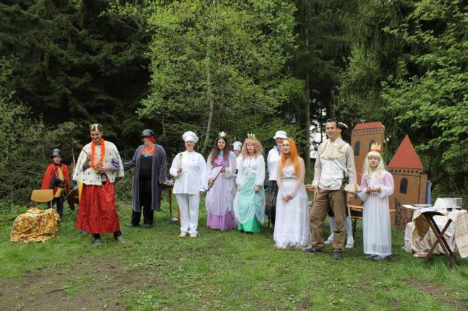2015 Základní škola Plánice organizuje již několik let pochod pohádkovým lesem, kde jsou pro děti připraveny různé pohádky a soutěže. Tento rok se vycházelo ve Zdebořicích a šlo se směrem do Habartic.
