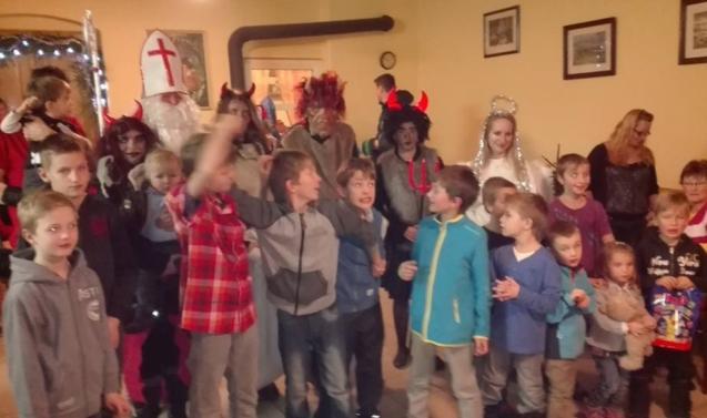 Každý, kdo byl během roku hodný, obdržel po zazpívání písničky nebo odrecitování básně