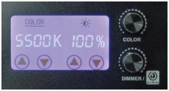 LED panel má nastavitelnou teplotu barvy (3000-8000K). Na LCD displeji se zobrazují informace o teplotě barvy (v K) a výkonu světla (v %). Návod k obsluze: 1.