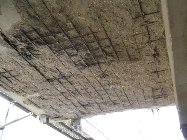 poškození betonových