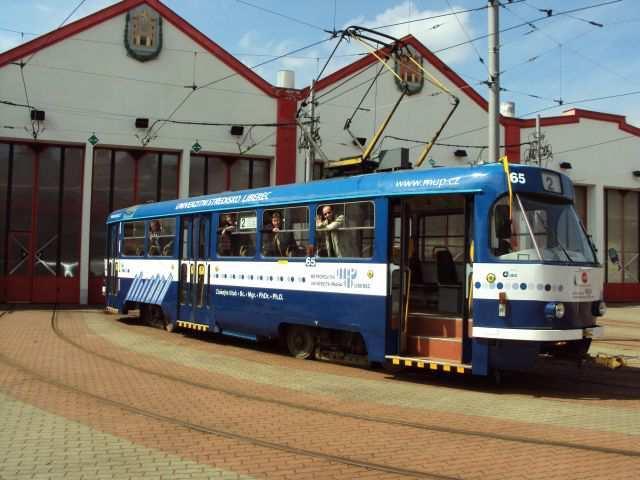 TRAMVAJE CELOVOZOVÁ REKLAMA NA TRAMVAJI typu: EVO2; T2R; T3; T3m; T3M.04; T3R.PV; T3RPLF; T3R.SLF, k dispozici je 60 tramvajových vozů 1 Tramvaj Na 1 rok Na 2 roky Na 3 roky každý další rok: 115.