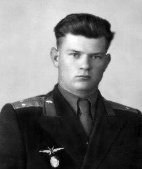 první skupina Ti, kteří neletěli: Valentin Stěpanovič VARLAMOV * 15.8.1934 2.11.1980 Příchod do oddílu: 28.