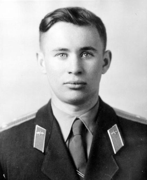 první skupina Ti, kteří neletěli: Valentin Vasiljevič BONDARENKO * 16.2.1937 23.3.1961 Příchod do oddílu: 28. 4. 1960 Vyřazen z oddílu: 1. 7.