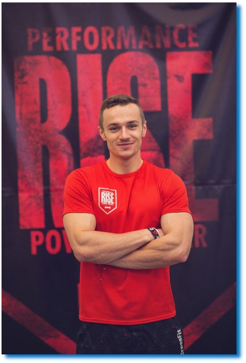 Michael Sirůček kondiční trenér Michael Sirůček (1990) je osobní trenér, profesionální běžec horských ultramaratonů, nadšený crossfitter a všeobecně zaměřený sportovec.