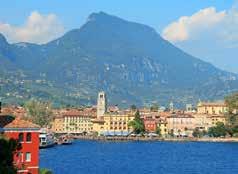 I T Á L I E LAGO DI GARDA OKOLÍM JEZERA PO CYKLOSTEZKÁCH TAM BEZ CELONOČNÍHO PŘEJEZDU PENZION BAZÉN K návštěvě nás zve krásná krajina s příjemným středomořským klimatem, v jejímž centru leží největší