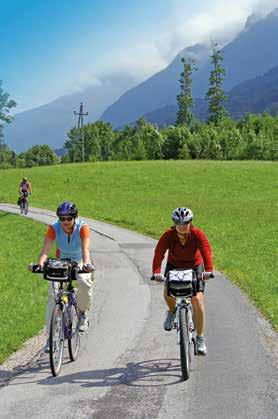 JEZERA SOLNÉ KOMORY RAKOUSKO S NÁVŠTĚVOU SALCBURKU PENZION Krajina plná jezer obklopená horami je jako stvořená pro výlety na kole.