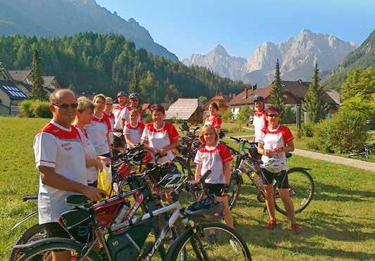 Důkazem je mimo řady značených tras i vybudování cyklo stezky po tělese zrušené železnice vedoucí údolím řeky Sávy až na italskou stranu hor. Pochopitelně si tuto nabídku nemůžeme nechat ujít.