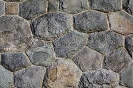 Lomový kámen Je kusový stavební materiál, jedná se o kus přírodního kamene jakéhokoliv tvaru, různé velikosti, s hrubou nebo opracovanou lícovou stranou pro použití do zdiva (ČSN EN 12 670).