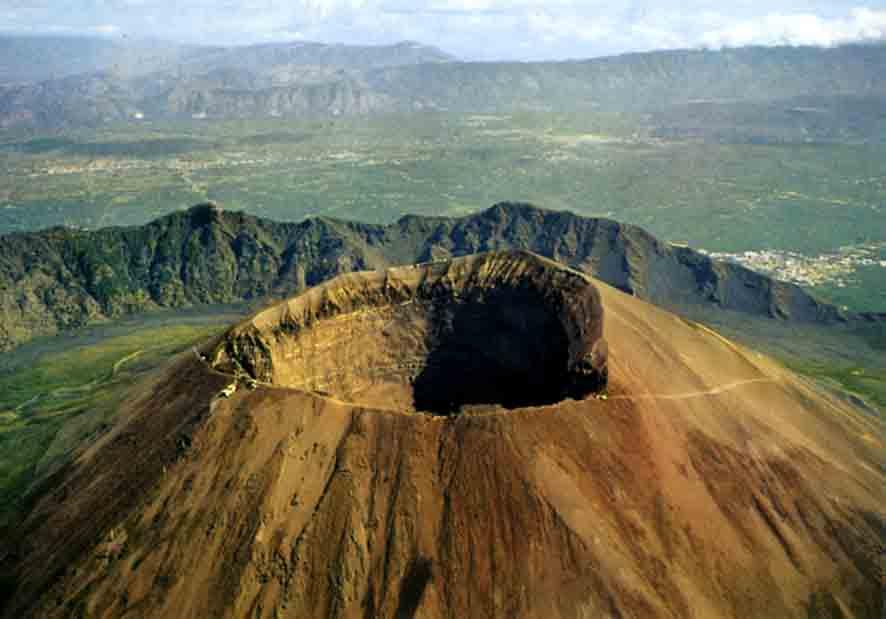 V jednom vulkanickom centre spravidla dochádza k viacerým opakovaným vulkanickým erupciám, pričom sa môžu striedať