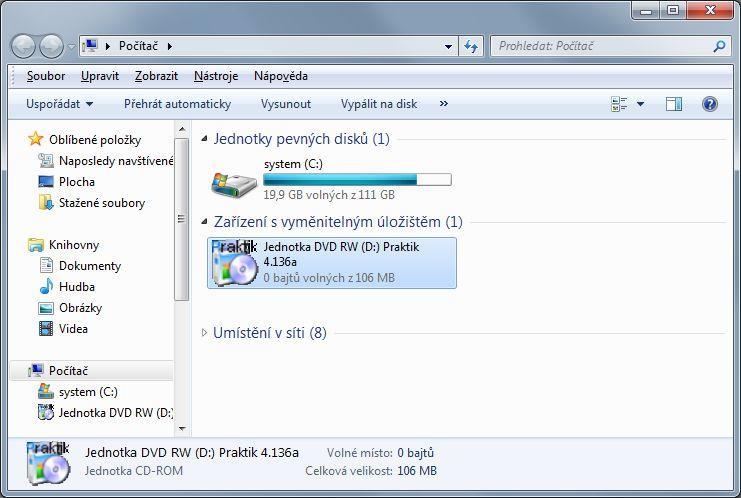 Pokud se instalační program sám nespustí, stačí otevřít na ploše ikonku POČÍTAČ a v ní najděte Zařízení s vyměnitelným úložištěm, kde je Praktik 4.xxx.