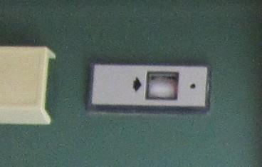 Vysavač má ukazatel stavu prachového filtru, který se nedá seřídit pro konkrétní prostředí, ve kterém vysavač