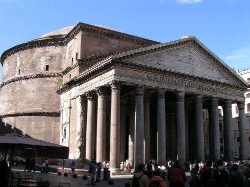 Římský beton klenba Pantheonu, 27 př.n.l., rozpětí klenby 44,0 m Římané ovšem svému betonu říkali concretum či opus emplekton nebo také opus caementicum.
