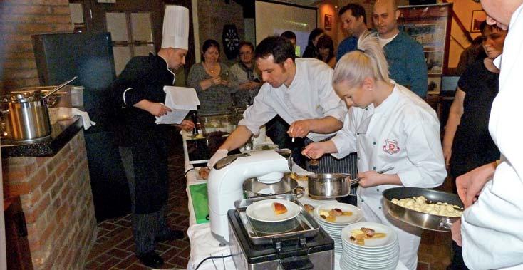 Připravovaly se i speciality, například: Konfitované husí maso se sladkým kořením, zelným pyré a chlebem ze sladkých brambor nebo Karotkový krém, jelení brulee s marinovanými brusinkami a mladou