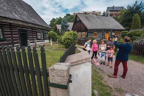 Hrabě Špork ale tento vtip nepochopil, proto nechal sochu předělat do podoby Goliáše. K němu si od Brauna objednal ještě sochu Davida. 350m 7.