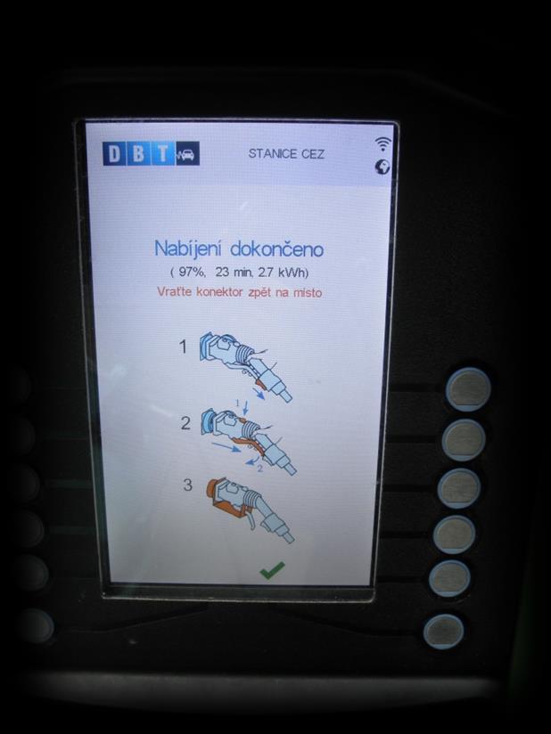 Nabíjení elektromobilů Nabíjení baterií probíhá stejnosměrným proudem pro nabíjení střídavým proudem ze zásuvky je na vozidle usměrňovač Domácí nabíjení ze zásuvky pro bezpečnost žádoucí samostatný