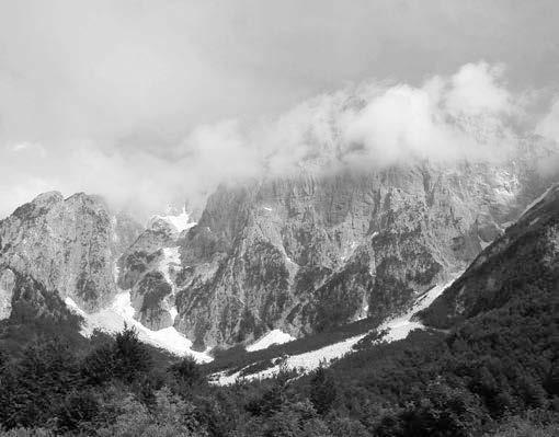 Údolí Valbone, severní Albánie Trasa: Bajram Curri - Valbone - Rrogam a zpět Délka: 40 km Popis: jedno z nejkrásnějších údolí Albánie Údolí Valbone už dávno není, co bývalo.
