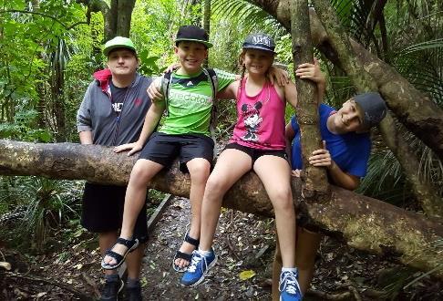 V neděli 20.3.2016 jsme jeli k Piha Beach. Je to od nás asi hodinu cesty na sever od Aucklandu.