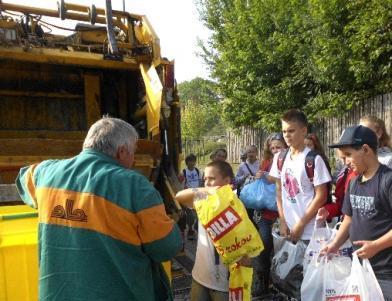 Zber papiera a plastových fliaš Zber druhotných surovín