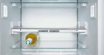 bezpečnostního skla nebo přihrádek ve dveřích chladničky. A to vše bez zbytečného přemísťování či přeskládávání potravin.