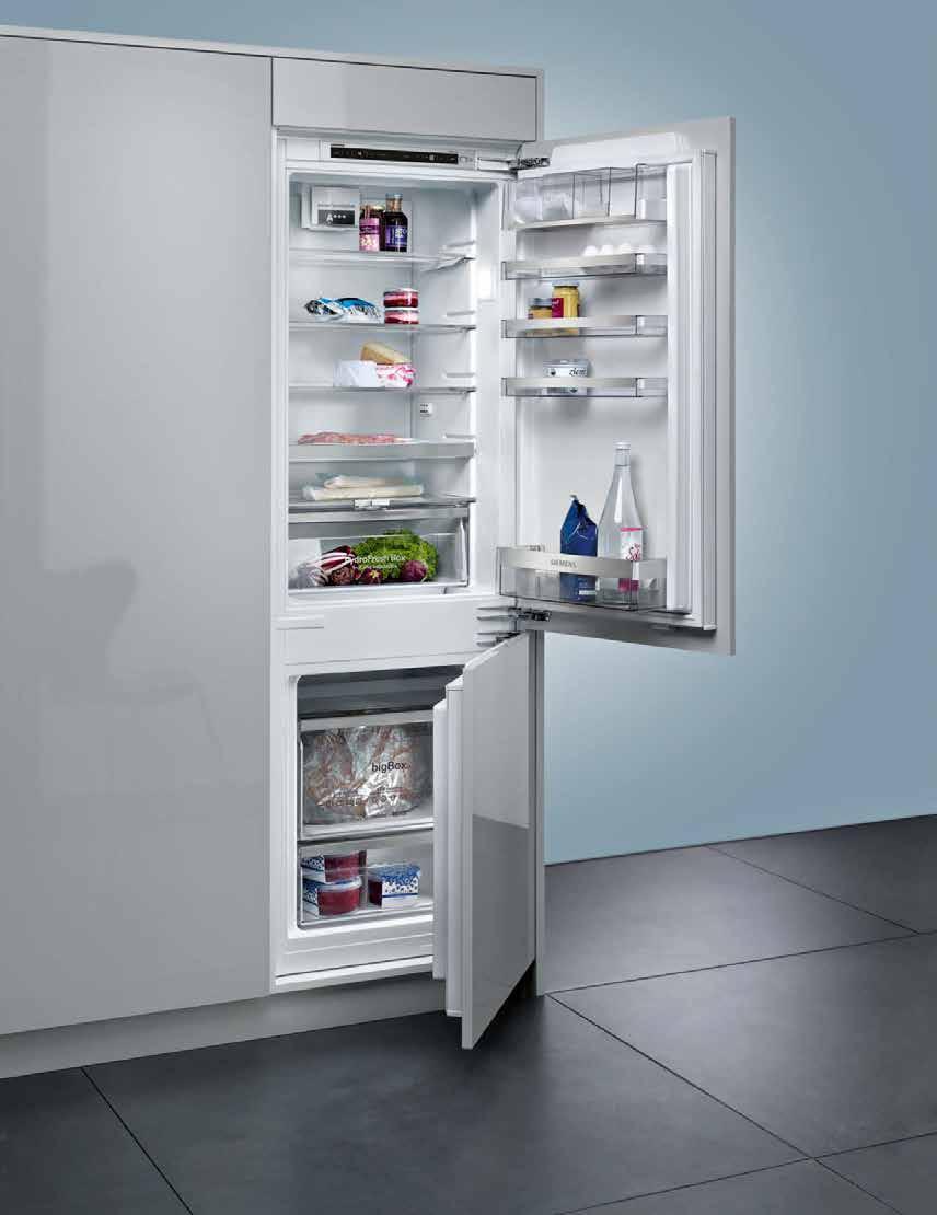 S novými vestavnými lednicemi si můžete udělat pohodlí a relaxovat: řada coolefficiency Spotřebiče s unikátním, podstatně jednodušším systémem instalace jsou zabudované ve Vaší kuchyni v okamžiku.