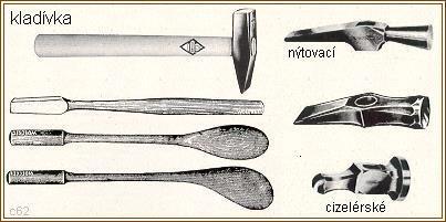 drápy, kopyta, želvovinu, kostice velryb ap.