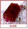 kulovitého, větší podlouhlé. Od pravé se liší jen slabším vrstevnatým obalem bixbit - původní název červeného berylu, triv. náz. červený smaragd, vlivem Mn malinový, chem. vz.