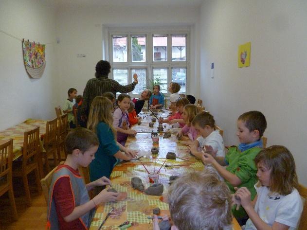 ZŠ Tursko je vybavena keramickou pecí, kterou škola vlastní již několik let. Keramická pec je umístěna ve sklepení školy a přilehlé prostory dávají možnost k sušení většího množství výrobků.