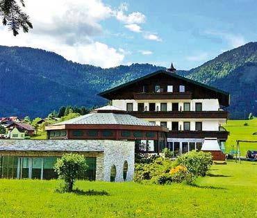 nadmořská výška 830 m restaurace, selská jizba Bauernstube, hotelový bar v okolí je mnoho pěších stezek, blízko hotelu vede cyklostezka v blízkosti jsou restaurace, kavárny a obchody oblíbený hotel