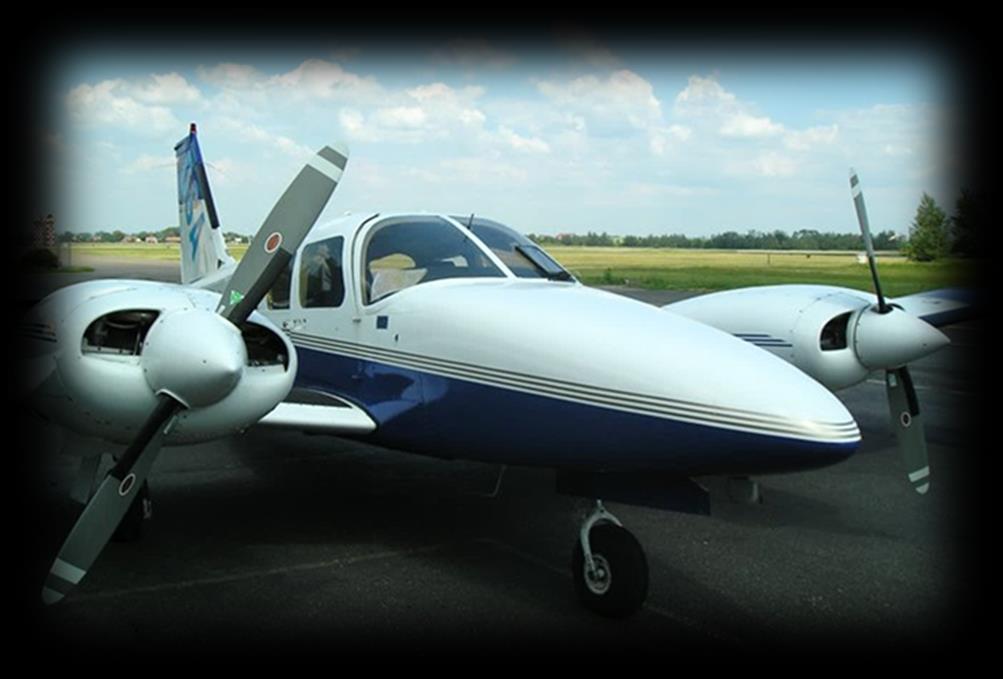 Modul 4 MEP MEP = Multi Engine Piston Airplane (vícemotorový pístový letoun) VFR MEP Teorie Modul 5 MEP/IR 7 hodin (učebna) VFR MEP létání 6 hodin (MEP) s instruktorem, zahrnuje 2,5 hodiny nácviku