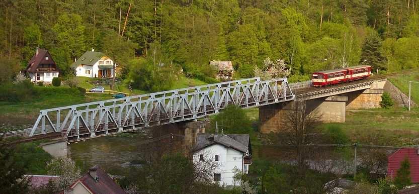 autorka, 2008  4: Železniční most přes řeku Berounku ve