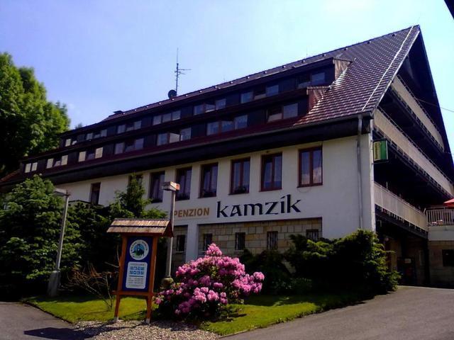 Penzion KAMZÍK Studený - Jetřichovice Nabízíme Vám pobyt v penzionu, který leží na úpatí hory Studenec (736 m), v obci Studený.