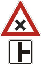 Pracovní verze pro 2. připomínkové jednání TRR 16.5.2017 vyjádřením geometrického tvaru křižovatky. Šířka čar znázorňujících jednotlivé pozemní komunikace křižovatky je stejná (obr. 18). Obr. 18 8.2.1.6 Křižovatka s kruhovým objezdem (č.