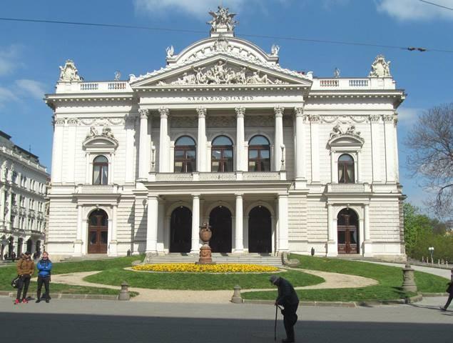 Večerní program byl naplněn společenským večerem v reprezentativních prostorách staré radnice s možností večerního výstupu na radniční věž.