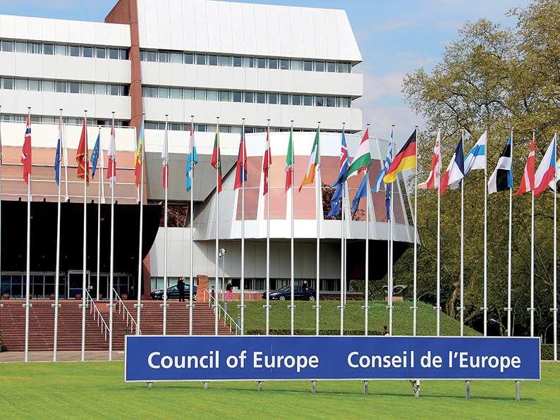 RADA EVROPY VE ZKRATCE ÚLOHA Rada Evropy společně se svými 47 členskými státy usiluje o posílení lidských práv, demokracie a právního státu na celém kontinentu i za jeho hranicemi. Věděli jste?