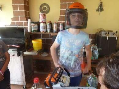 Co si o nás myslí spolužáci: kámoš, farmář, pracovitý, manipulovatelný, velice dobrotivý člověk, lesník, vyrábí super lodičky, hospodský 13.