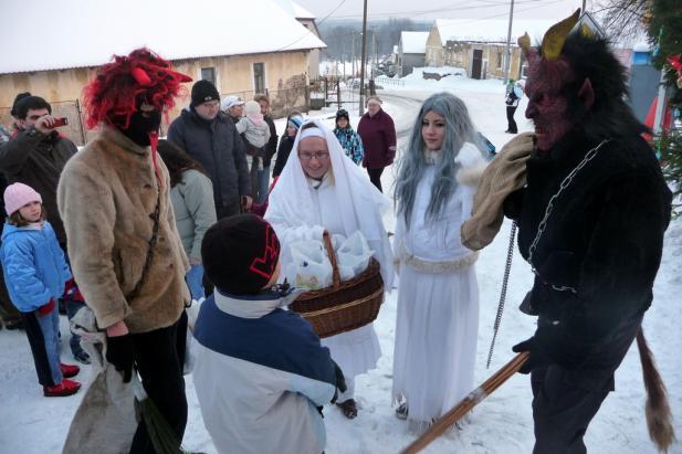 Kopáček, pí.hrošková, pí.kaislerová, p.tesař, p.ivanšík Nepřítomni-omluveni: - Přizváni: Ing.