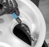 pouze několik sekund na čidlo Použití: Pokud se na základě poškození nebo opotřebení vyměňuje pneumatika, bude do nové pneumatiky nalepena pouze jedna nová, výhodná pryžová schránka.