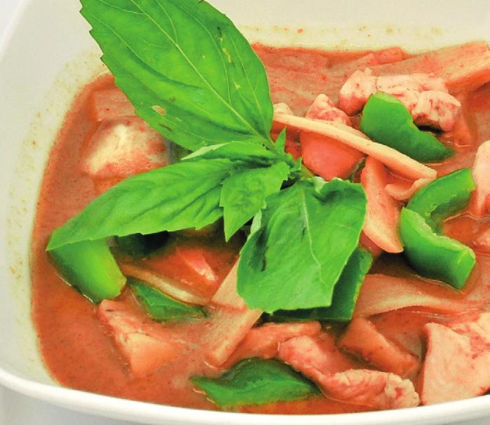 Chicken, tofu or shrimps cooked in green gold curry broth with coconut milk, bamboo shoots, chilli, fresh basil leaves, and