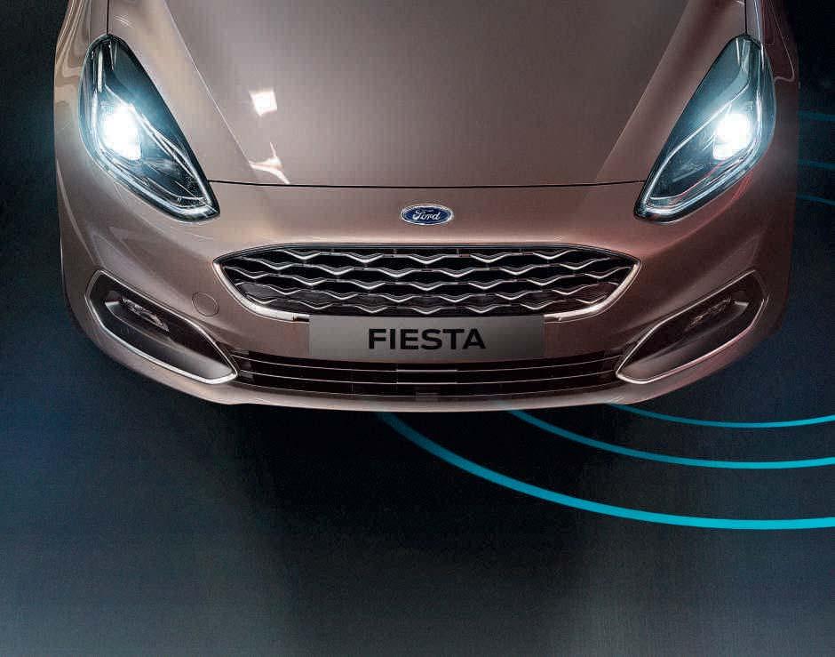 Pár očí navíc Asistent pro jízdu v pruzích Asistent pro jízdu v pruzích je standardní výbavou všech vozů Ford Fiesta. Aktivuje se při jízdě rychlostí min.