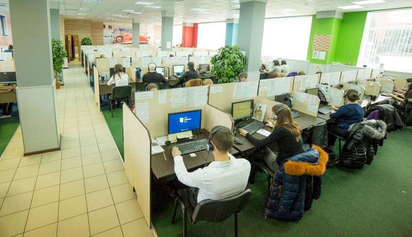 Speciální IT systémy: software pro automatické volání (až 70 000 dlužníků denně),