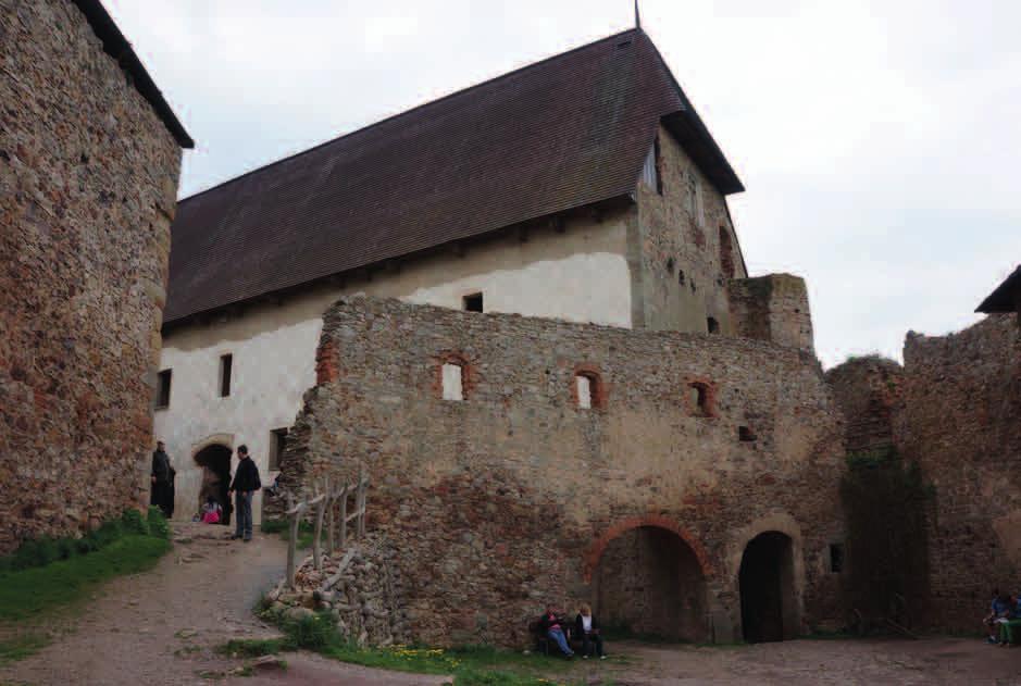 Po odchodu Jana Jindřicha na Moravu připadl Žebrák králi a sloužil jako přestupní stanice a místo noclehu při Karlových cestách do Říše.