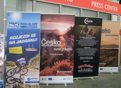 PODLAHOVÁ REKLAMA ROLL-UP PLOCHA PRO UMÍSTĚNÍ STOJANU ROLL-UP VE VSTUPNÍ HALE I A II Rozměr: šířka 100 cm x výška 200 cm Počet ks: 20