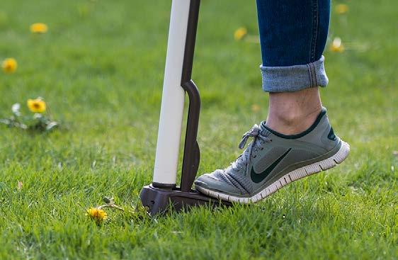 Na odstraňování plevele i s jeho kořeny ergonomicky a bez námahy Teleskopickou násadou z hliníku lze nastavit v rozmezí 990-1190 mm Velké D-držadlo padne do každé ruky