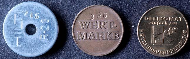 5 Napodobeniny u napodobenin mincí se převážně jednalo o kovové ražené žetony do automatů různých typů a účelů (např.