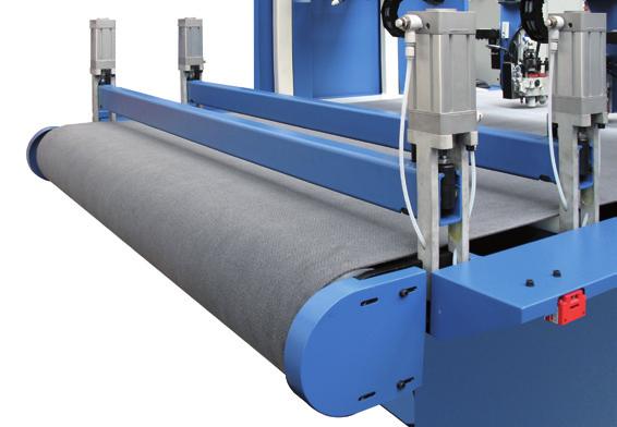 Posouvací zařízení upnutého materiálu Tento systém zaručuje přesný posun materiálu, což je velmi